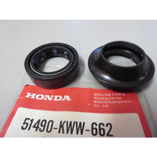 Сальники вилки Honda Pantheon 125-150, PS 125-150, S-Wing 125-150